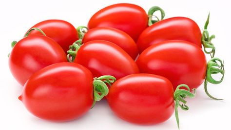 Types Of Tomatoes, San Marzano Tomatoes, Yummy Mummy, Homemade Tomato Sauce, Plum Tomatoes, Sliced Tomato, Roma Tomatoes, Italian Cooking, Growing Tomatoes