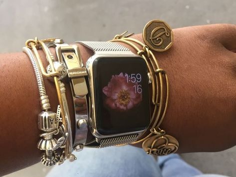 Apple Watch Style, Arm Candies, Apple Watch Bands Women, Apple Watch Fashion, Smart Watch Apple, Apple Watch Bracelets, Candy Jewelry, Apple Watches, Apple Watch Accessories