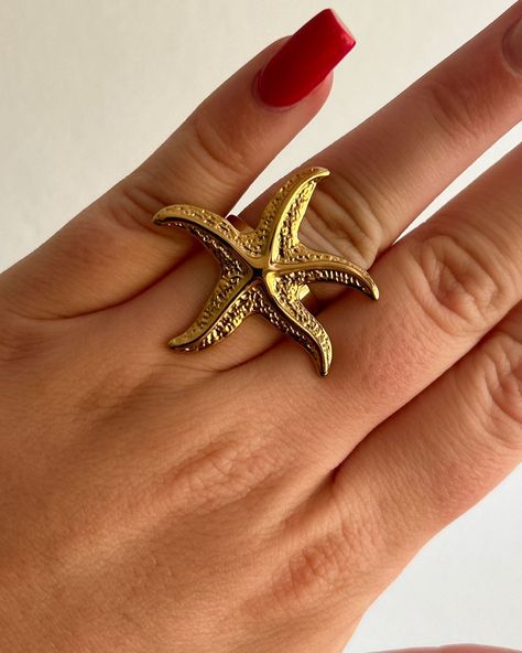 NEW 🐠⭐️ NEW 🐠⭐️ NEW A starfish ring to add to our summer collection 😍 made from 18k gold plated stainless steel and adjustable to fit any size 💕 Shop now - link in bio or tap screen for tagged products 💕 #rings #chunkyrings #hoopcollection #goldearrings #goldearring #hoopoftheday #earringfashion #earrings #skincare #skincaretips #earringstyle #earringoftheday #finejewellery #jewellerygram #jewellerycollection #jewelleryoftheday #jewelleryshop #onlinejewellery #waterproofjewelry #18kjewelr... Starfish Ring, Holiday Necklace, Starfish Necklace, Chunky Rings, 18k Gold Jewelry, Waterproof Jewelry, Summer Accessories, Gold Plated Jewelry, Starfish