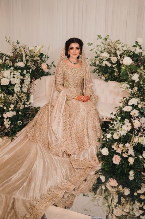 Desi Suits, Nikkah Brides, Crochet Cable Knit, Bridal Clothes, Bridal Embroidery, Bride Aesthetic, Pakistani Brides, Nikah Ceremony, Wedding Gown Accessories