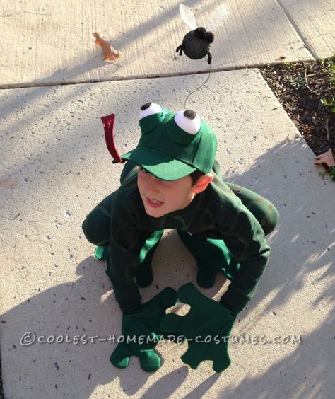 Fantastic Frog Costume for a First Grader Rainforest Animal Costume Diy, Frog Costume Kids, Frog Dress, School Spirit Days, Beast Costume, Frog Costume, Boy Diy, Homemade Costumes, Animal Costumes