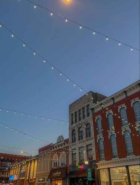 Usa Town Aesthetic, Kansas City Missouri Aesthetic, St Louis Missouri Aesthetic, College Town Aesthetic, Midwestern Fashion, Kansas City Aesthetic, Kansas Aesthetic, Midwestern Aesthetic, Missouri Aesthetic