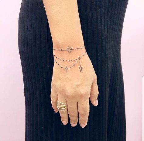 Braclet Tattoo With Name, Wrist Bracelet Tattoos For Women Charms, Bracelet Tattoo With Initials, Bracelet Tatoos Ideas, Bracket Tattoos For Women, Charm Bracelet Tattoo For Women, Braclet Tattoo Women, Bracelet Tattoos For Women Wrist, Wrist Bracelet Tattoo Unique