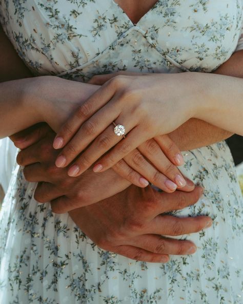 There’s something so beautifully simple about this moment—a ring, two hands, and the beginning of forever. It’s not just about the ring, it’s about everything it represents: love, commitment, and the journey ahead. Every love story is unique, and this is where theirs begins, hand in hand. #engaged #newbeginnings #happilyeverafter #capturedlove #couplesphotography Switzerland • Engagement • Photographer • Couples • love Just Engaged Photos, Engagement Ring Hand Pictures, Engagement Photos Only Hands, Engagment Photo Hands, Just Engaged Pictures, Engagement Ring Hint Photos, Engagement Picture Nails, Engaged Hands Ring Shots, Engagement Ring Photoshoot