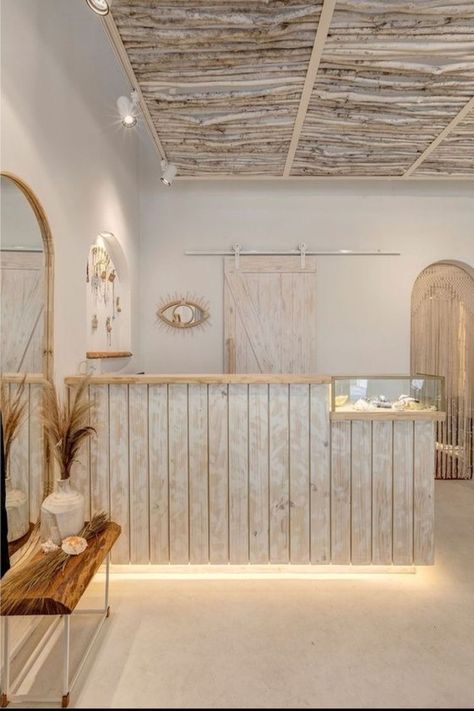 Boho salon front desk aesthetic Deco Spa, Shop Counter Design, Esthetician Room Decor, Spa Room Decor, Esthetics Room, Spa Interior Design, Minimalist Dekor, Dream Salon, Salon Suites Decor