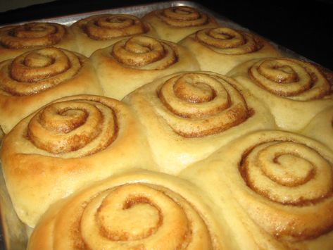 Pudding Cinnamon Rolls, Best Cinnamon Roll Recipe, Cinnabon Rolls, Vanilla Pudding Recipes, Homemade Cream Cheese Frosting, Cinnamon Rolls With Cream Cheese, Cinnamon Rolls With Cream, Cinnamon Bun Recipe, Cinnabon Cinnamon Rolls