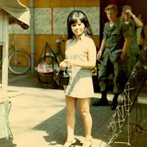 45 Cool Snaps Show What Street Fashion of Vietnamese Girls Was Like in the Early 1970s ~ Vintage Everyday Nostalgia Aesthetic Photography, Fall Of Saigon, Cool Snaps, Vietnamese Fashion, Nostalgia Aesthetic, Before The Fall, 70s Inspired Fashion, History Activities, 70s Inspired