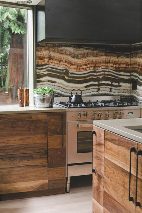 Think outside of your (marble) box. These 7 unusual interior materials will help your home ooze exclusivity and luxury. Bohemian Apartment, Neutral Kitchen, Classic Kitchen, Luxe Interiors, Kitchen Trends, House Doctor, Apartment Interior Design, Apartment Interior, Counter Top