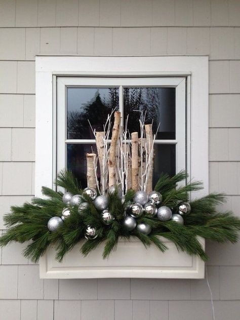 Christmas Window Boxes, Christmas Urns, Outdoor Christmas Planters, Christmas Planters, Country Christmas Decorations, Front Porch Christmas Decor Ideas, Porch Christmas Decor Ideas, Christmas Decorations Diy Outdoor, Container Design