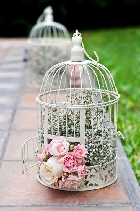 Bird Cage Wedding Decor, Design A Garden, Bird Cage Centerpiece, Lantern Centerpiece Wedding, Small Garden Ideas, Recipes Air Fryer, Deco Champetre, Tafel Decor, Lantern Centerpieces