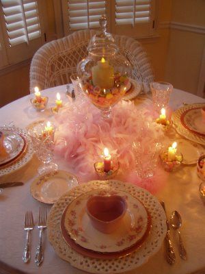 Valentine’s Tablescape: The 25th Tablescape Thursday Diy Valentine's Day Table Decorations, Valentines Tablescape, Valentines Outdoor Decorations, Valentines Day Tablescapes, Valentine Day Table Decorations, Pink Fluff, Valentine Greetings, Valentine Tablescape, Winter Tablescapes