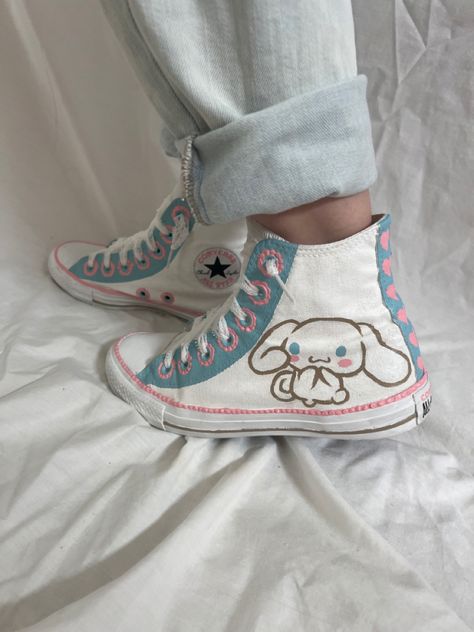 Kawaii Converse, Kawaii Clothes Boy, Sanriocore Aesthetic, Custom Converse High Tops, Sanrio Shoes, Knee High Converse, White Converse Shoes, Painted Converse, Converse Aesthetic