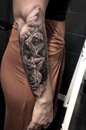 Angel Sleeve Tattoo, Lace Sleeve Tattoos, Angel Tattoo For Women, Full Sleeve Tattoo Design, Pretty Hand Tattoos, Men Tattoos Arm Sleeve, Cool Forearm Tattoos, Angel Tattoo Designs, Small Tattoos Simple