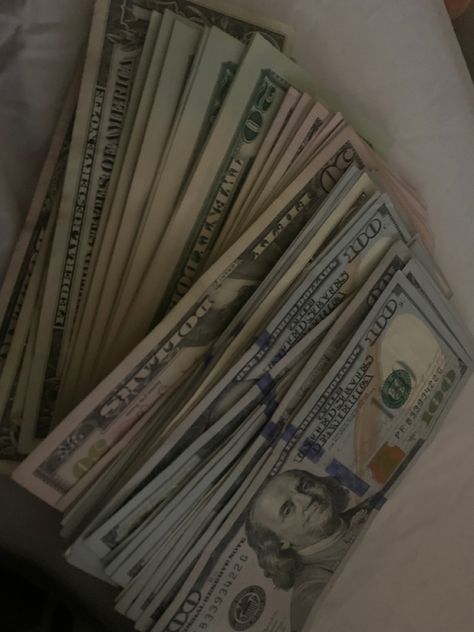 Money On The Bed, Money Spread Pfp, Racks Of Money, Getting Money Aesthetic, Money Aethstetic, Bands Money, Money Pics, Money Spread, Stack Of Cash