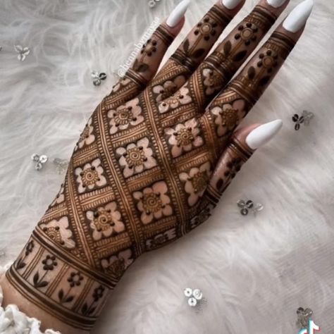 Hina Designs, Mehndi Bridal, Floral Henna Designs, Tato Henna, Basic Mehndi, Mehndi Designs Bridal Hands, Tattoo Henna, Design Henna, Very Simple Mehndi Designs