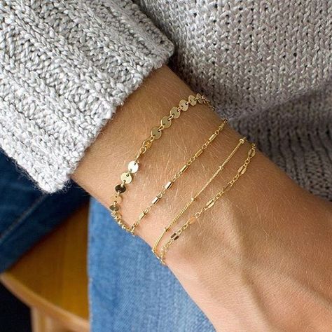 Loving these dainty gold chain bracelets 👌🏼 Indian Gold Bracelet, Huge Wedding Rings, Gold Chain Bracelets, Gold Jewelry Prom, Layering Bracelets, Dainty Gold Chain, 22k Gold Jewelry, Silver Gold Jewelry, Jewelry Bracelets Gold