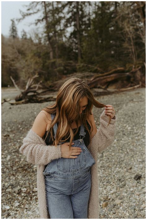 Overall Maternity Shoot, Maternity Pictures Overalls, Maternity Outfits Overalls, Maternity Photography Overalls, Hipster Maternity Shoot, Maternity Photos Overalls, Granola Maternity Outfit, Hippie Maternity Outfits, Overalls Maternity Shoot