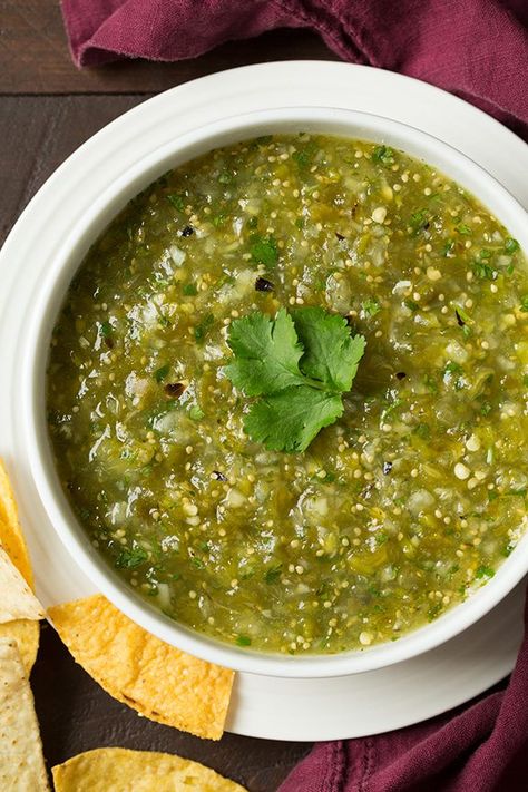 Crockpot Carnitas, Green Salsa Recipe, Homemade Salsa Verde, Pork Carnitas Slow Cooker, Salsa Verde Recipe, Verde Recipe, Easy Salsa, Tomatillo Salsa, Green Salsa