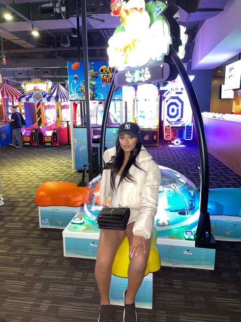 Date night at arcade, cute somple monochronatic outfit. Comfy shoes annd YSL bag Date Night Arcade Outfit, Date Night Outfit Arcade, Arcade Date Outfits, Arcade Outfit Ideas Date, Arcade Dates Aesthetic, Arcade Date Outfit, Casual Date Night, Casual Date, Comfy Shoes