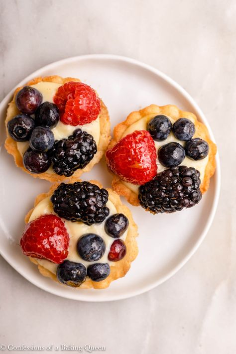 How to Make Mini Fruit Tarts - Confessions of a Baking Queen Mini Fruit Tart, Mini Fruit Tarts, Boozy Chocolate, Mothers Day Desserts, Fruit Tart Recipe, Frangipane Tart, Fruit Tarts, Armenian Recipes, Bakewell Tart