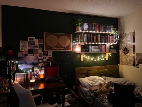 Marauders Bedroom, Marauders Room Decor, Max Schimmelpfennig, Dark Academia Aesthetic Bedroom, Whimsical Homes, Dorm Room Layouts, University Rooms, Lofi Aesthetic, Future Bedroom