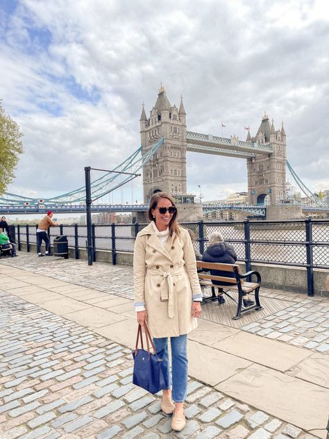 Nude Loafers Outfit, Spring London Outfit, London Vacation Outfits, What To Pack For London, London Packing List, London Outfit Ideas, Outfit Ideas Midsize, Longchamp Tote, Boat Neck Shirt