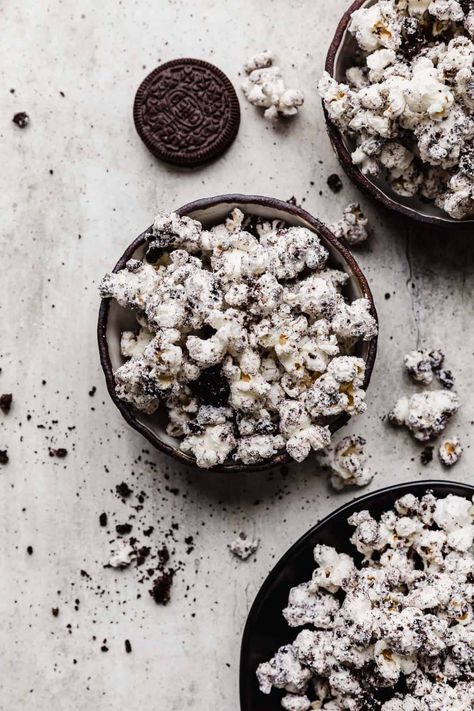 This Oreo Popcorn is coated in white chocolate candy melts, Oreo crumbs and salt for a sweet and salty snack the entire family will love. Best Oreo Dessert, Mexican Street Corn Casserole, Street Corn Casserole, Oreo Popcorn, No Bake Oreo Dessert, Donuts Homemade, Chocolate Drizzled Popcorn, Homemade Oreo Cookies, Popcorn Salt