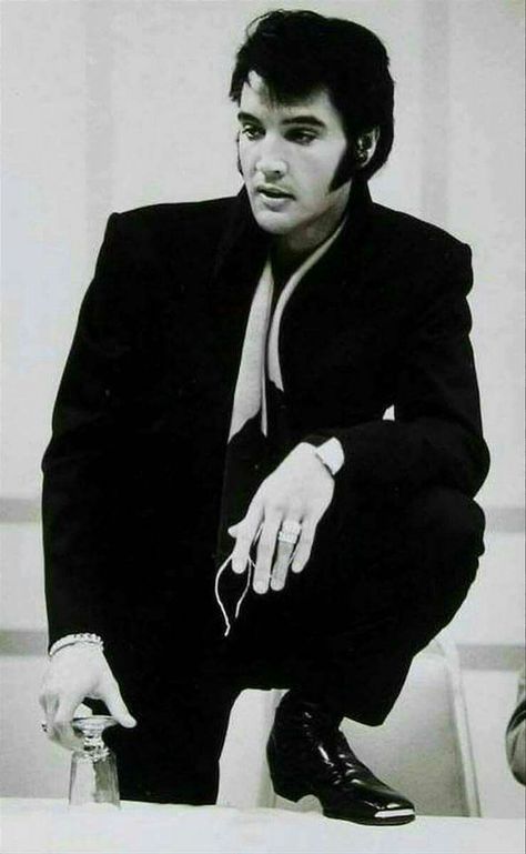 Ann Presley on Twitter: "Elvis Presley ♥ 1969 #ElvisPresley @ElvisPresley… " Elvis 1969, Elvis Presley Images, Young Elvis, Elvis Presley Pictures, Elvis And Priscilla, King Of Music, Elvis Presley Photos, Lisa Marie Presley, Graceland