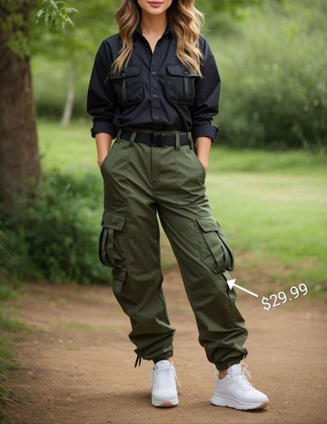 How To Style Green Joggers For Women, Cargo Women Outfit, Olive Cargo Outfits Women, Green Joggers Outfit Casual, Cargo Capris Outfit, Cargo Pants Outfit Street Style Women, Tourism Outfit, Cargo Joggers Outfits Women, Cargo Jeans Outfit Women