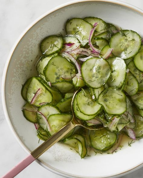 A bowl of cucumber onion salad on a marble surface with a pink-handled spoon reaching in for a scoop. Salad Recipes For Party, Side Salads For Parties, Salads For Parties, Recipes For Party, Recipes For Bbq, Cucumber Onion Salad, Cucumber Onion, Pickled Cucumber, Side Salads