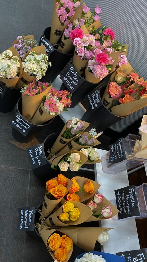 #flowers #bouquet #aesthetic #instagram Flower Shop Aesthetic Korea, Korea Flower Bouquet, Flower Shop Aesthetic, Flowers Bouquet Aesthetic, Korea Flower, Bouquet Aesthetic, Orange Bouquets, Shop Aesthetic, Flower Shops