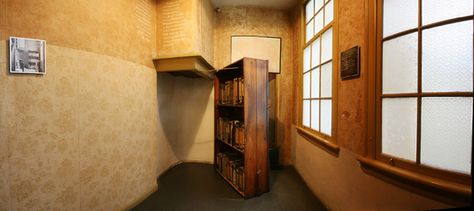 For all history of mankind, we’ve been fascinated with hidden doors that lead to secret rooms. Historically hidden rooms and secret doors served a purpose. Hidden Passageways, Secret Doors, Murphy Door, House Location, Anne Frank House, Secret Passageways, Bookcase Door, Kitchen Table Wood, Secret Space