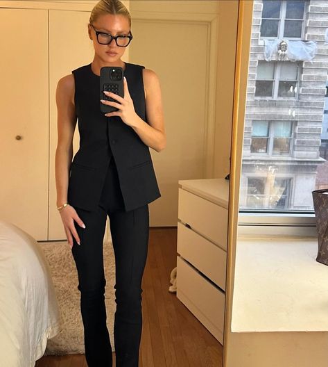 danielle (@daniellepheloung) • Instagram photos and videos Danielle Pheloung Work Outfits, All Black Professional Outfits, Andie Anderson, Corporate Fits, Summer Office Looks, Future Ceo, Corporate Girlie, Corporate Girl, Work Vibes