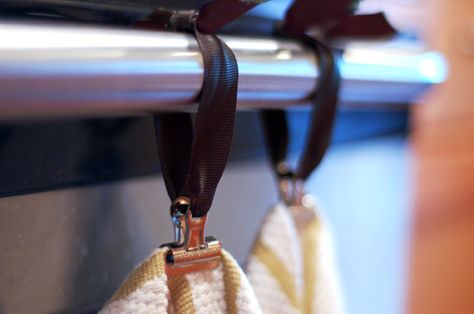 Hang kitchen towels with simple bull clips Hang Towels In Kitchen, Kitchen Towels Hanging Ideas Diy, How To Hang Kitchen Towels, Dish Towel Hanging Ideas, Kitchen Towel Hanging Ideas, Kitchen Towel Display, Kitchen Towels Hanging Ideas, Hang Kitchen Towels, Kitchen Towel Hanger