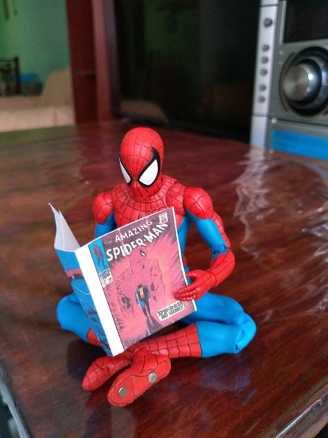 Spiderman Action Figure Photography, Action Figures Aesthetic, Fig Pictures, Spiderman Figurine, Spiderman Toys, Spiderman Stuff, Spiderman Room, Spiderman Action Figure, Marvel Figures