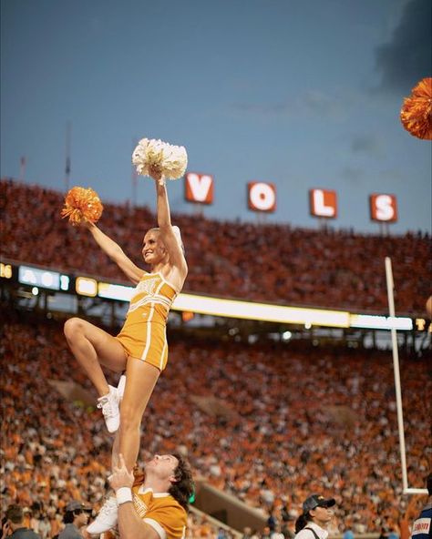 University Of Tennessee Aesthetic, Tennessee Wallpaper, Tennessee University, Cheer Stretches, College Cheerleader, Ut Vols, Rocky Top Tennessee, Tennessee Volunteers Football, College Vision Board