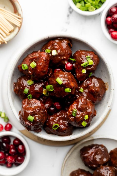 Cranberry Bbq Meatballs, Slow Cooker Bbq Meatballs, All The Healthy Things, Barbecue Meatballs, Cranberry Meatballs, Turkey Spices, Gluten Free Meatballs, Healthy Christmas Recipes, Meatball Dinner