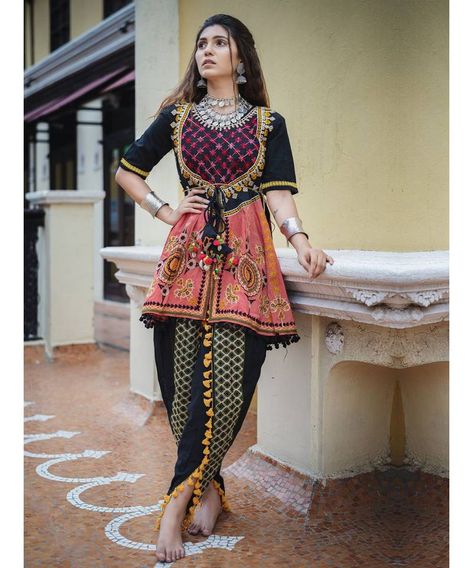 Maharano Yoke And Pants Set In Black Long Unique Khaid. (1 Kurta / 1 Pant) Navratri Outfits, Orang India, Garba Dress, Tulip Pants, Navratri Collection, Tassel Lace, Navratri Dress, Embroidery Border, Outfits Indian