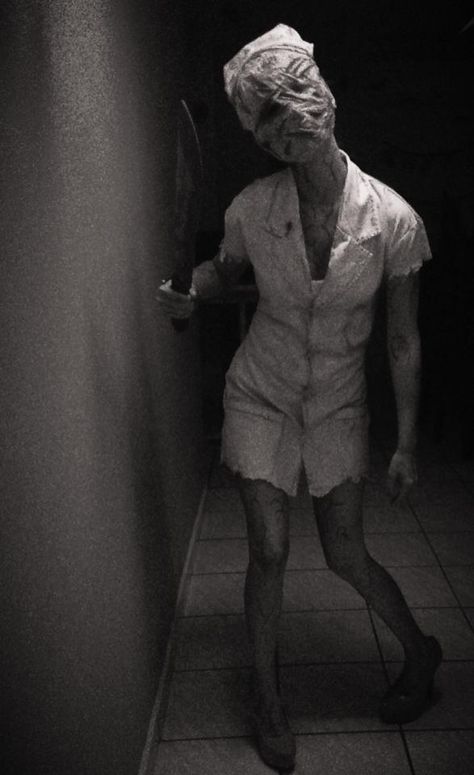 Silent Hill Nurse Aesthetic, Slient Hill Nurse, Silent Hill Nurse Cosplay, Silent Hill Gif, Scary Nurse Costume, Silent Hill Costume, Horror Nurse, Silent Hill Nurse Costume, Nurse Silent Hill