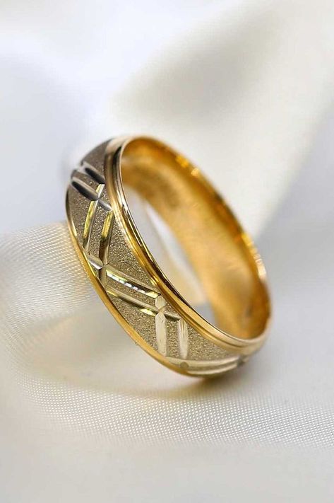 Solid Gold wedding Band Gold Ring Designs For Men, Ring Designs For Men, Silver Jewellery Design, Simple Wedding Ring, Solid Gold Wedding Band, Mens Ring Designs, Gold Jewels Design, Choker Necklace Designs, Gold Wedding Bands