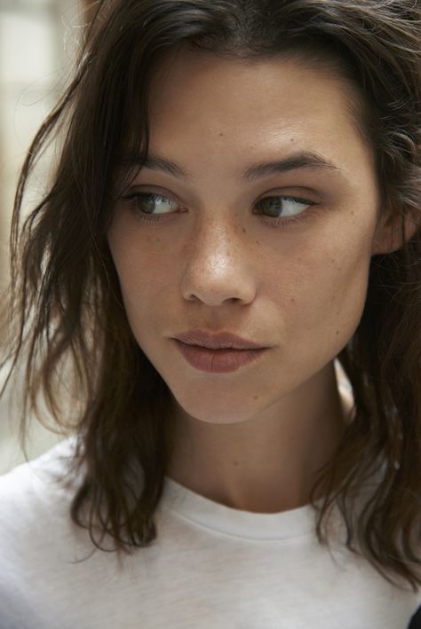 Astrid Berges-Frisbey Lydia Graham, Astrid Berges Frisbey, Cheveux Oranges, Youngest Sister, Portrait Female, Natural Lipstick, Female Character Inspiration, Victoria Secret Angels, Interesting Faces