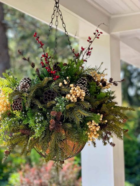 Looking for ways to decorate your holiday table? Wait until you see these gorgeous Christmas table decoration ideas. #christmastable #christmastabledecorideas #centerpieceideas #tablesettingideas #christmascenterpieceideas #farmhousechristmas #rusticchristmas #tabledecorideas #diningtablecengerpieceideas 10 Days Of Christmas, Poinsettia Care, Winter Planter, Kissing Ball, Festive Holiday Decor, Farmhouse Front, Porch Christmas, Christmas Greenery, Diy Holiday Decor