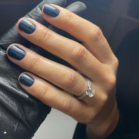 Winter Nail Color Ideas Classy, Plain Nails Colors Winter, January Gel Nail Colors, Dark January Nails, January Nails Solid Color, Nail Colors August 2023, January Toe Nail Color, Winter Nail Colours 2024, Winter Shellac Nails Colors