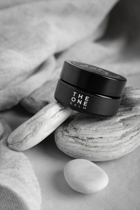 Moody Product Photography, Beauty Product Photography, Photography Ideas At Home, Skincare Products Photography, Luxury Packaging Design, Grooming Style, Black And White Picture Wall, Skin Care Product, Dark And Moody