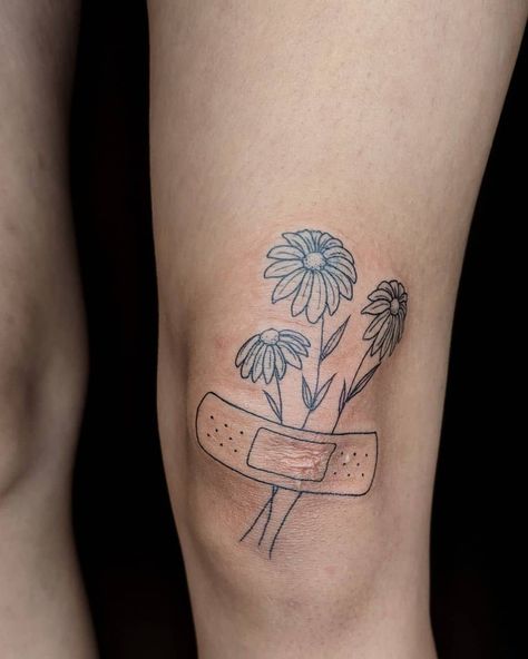 Creative Scar Tattoos, Tattoo Over Knee Scar, Tattoo Over Small Scar, Acl Scar Tattoo Cover Up, Elbow Scar Tattoo, Line Scar Tattoo, Acl Surgery Scar Tattoo, Simple Scar Cover Up Tattoo, Knee Surgery Scar Tattoo