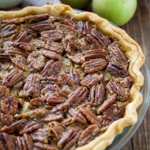 Apple Pecan Pie is the perfect marriage of apple pie and pecan pie. This is the perfect pie recipe for any holiday! #pie #recipe Apple Pecan Pie, Holiday Pie, Crazy For Crust, Pecan Pie Filling, Apple Cobbler, Thanksgiving Pies, Pecan Pie Recipe, Favorite Pie, Perfect Pies