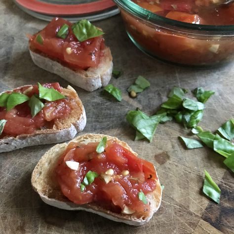 Canned Tomato Recipes, Freezing Recipes, Tomato Bruschetta Recipe, Pressure Canning Recipes, Cherry Tomato Recipes, Freezing Food, Bread Sticks Recipe, Marmalade Recipe, Jam Recipes Homemade