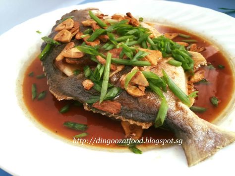 Miki's Food Archives : Chinese Style Pan-Fried Pomfret Fish with Sweet Soy Dressing 中式蒜香煎鱼 Pompano Fish Recipe, Sole Fillet Recipes, Pomfret Recipe, Chinese Fish Recipe, Easy Kid Friendly Recipes, Fried Whole Fish, Pomfret Fish, Soy Dressing, Sweet Soy Sauce