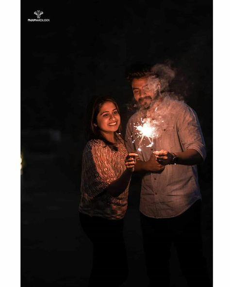 Diwali Crackers Pictures Couple, Couple Diwali Photoshoot, Diwali Cupal Photo, Diwali Couples Photoshoot, Diwali Photography Couple, Diwali Copul Pic, Diwali Photoshoot Ideas Couple, Diwali Couple Photoshoot, Diwali Couple Poses At Home