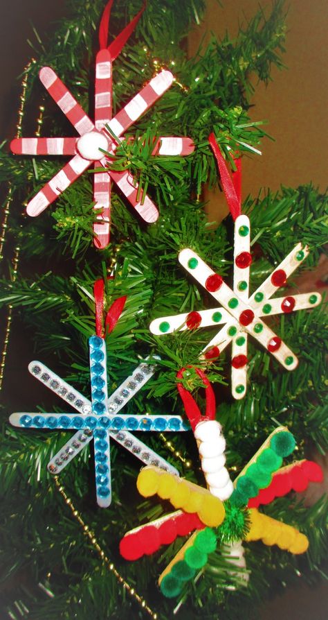 Popsicle Stick Snowflake, Diy Christmas Fireplace, Popsicle Stick Christmas Crafts, Popsicle Stick Crafts For Kids, Stick Christmas Tree, Christmas Crafts For Toddlers, Kids Christmas Ornaments, Fun Christmas Crafts, Christmas Tree Crafts